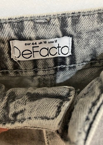 Gri Yırtık Mini Kot Şort - Görsel 4