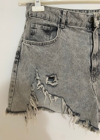 Gri Yırtık Mini Kot Şort - Görsel 2