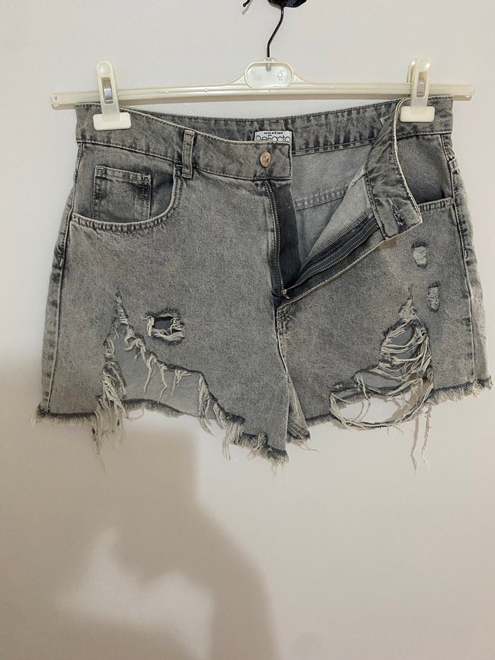 Gri Yırtık Mini Kot Şort - Görsel 5