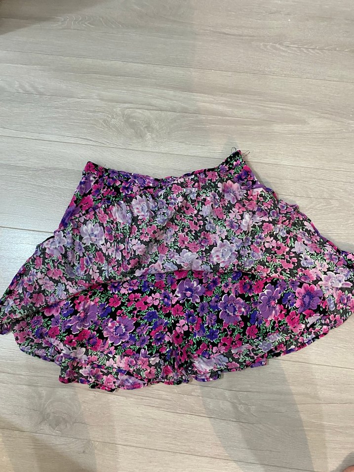 Mor Renkli Mini Fırfırlı Şort Etek - Görsel 3