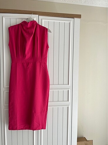 Pembe elbise