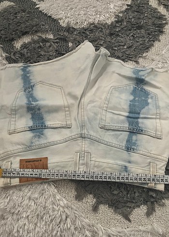 Stradivarius Batik Desenli Denim Mini Şort - Görsel 6