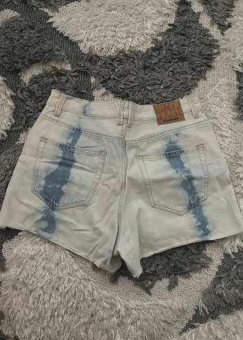 Stradivarius Batik Desenli Denim Mini Şort - Görsel 3
