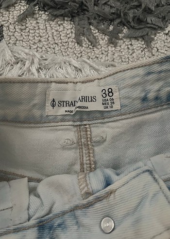 Stradivarius Batik Desenli Denim Mini Şort - Görsel 4