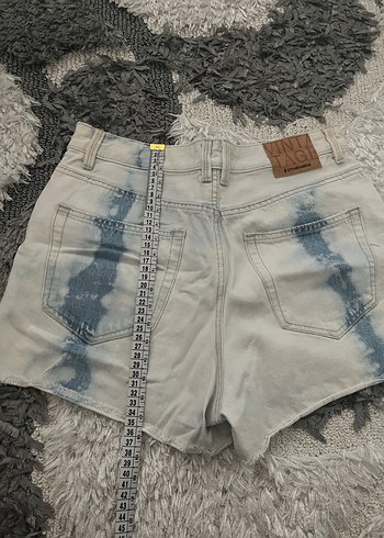 Stradivarius Batik Desenli Denim Mini Şort - Görsel 5