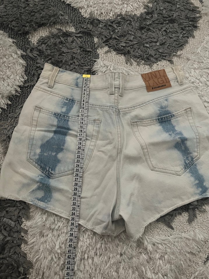 Stradivarius Batik Desenli Denim Mini Şort - Görsel 5