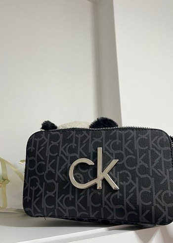 Siyah Desenli Kadın Çapraz Çanta calvin klein