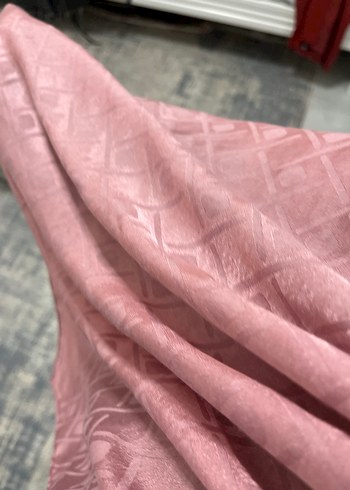 Desenli pembe şal