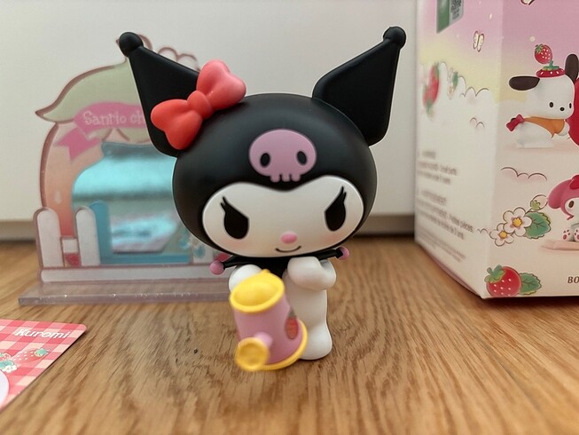miniso sanrio kuromi strawberry farm blind box