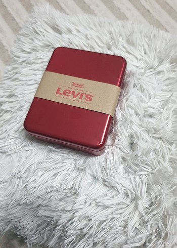 Levis
