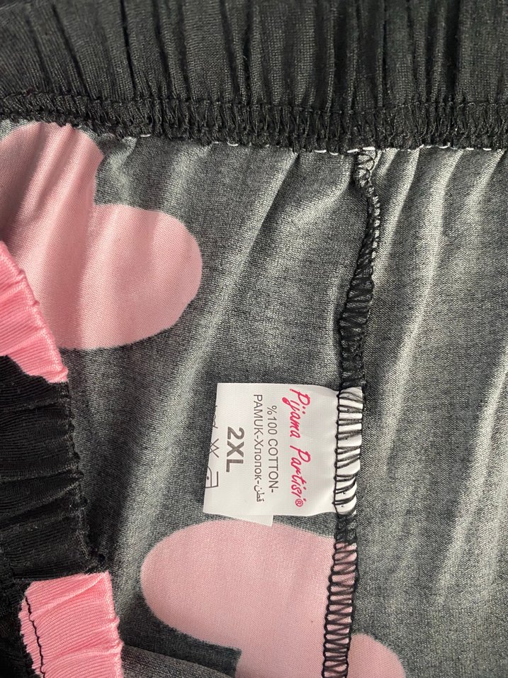 Pembe Kalp Desenli Bol Kesim Mini Şort - Görsel 2