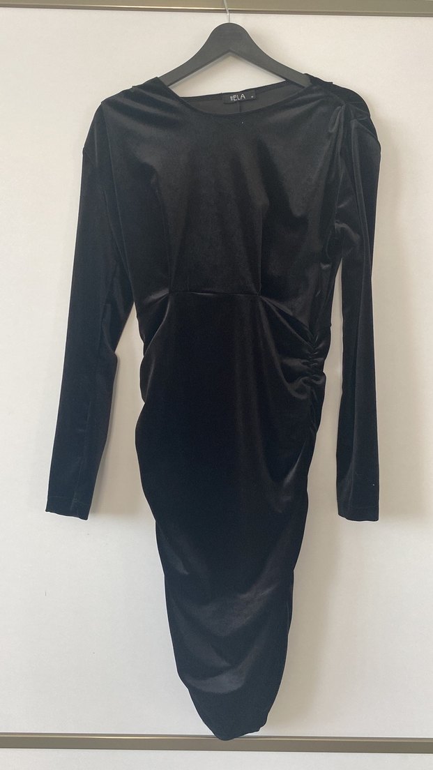 Uzun Siyah V Yakalı Gotik Elbise - Görsel 3