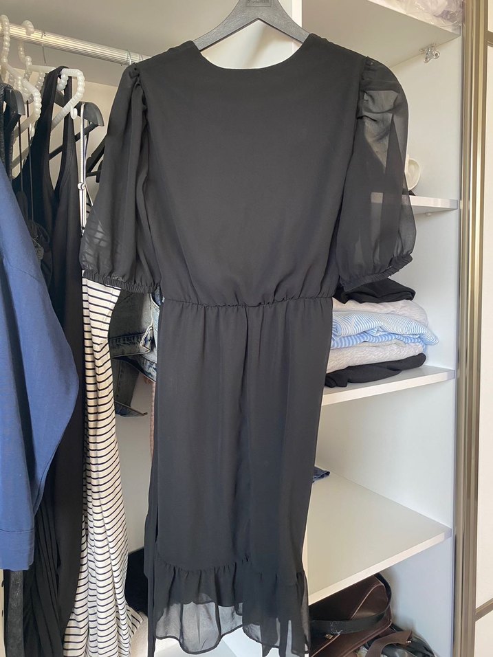 Siyah Midi Uzunlukta Rahat Kesim Elbise - Görsel 3