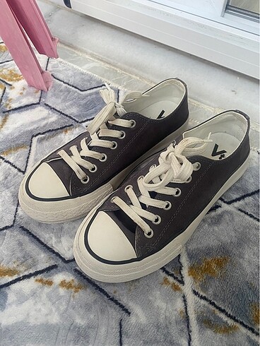 Deichmann Convers