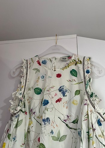 Beymen Çiçek Desenli Kolsuz ku çiçek bluz - Görsel 4