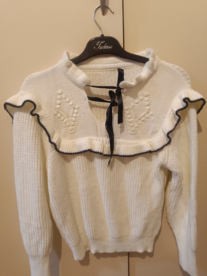 Nakışlı Beyaz Örgü Mini Kazak - Görsel 3