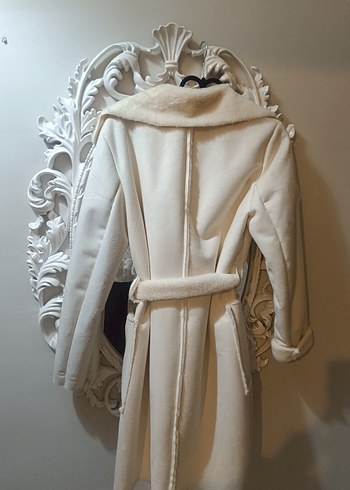 Beyaz Uzun Kadın Kaban, Kürklü Detaylı - Görsel 4