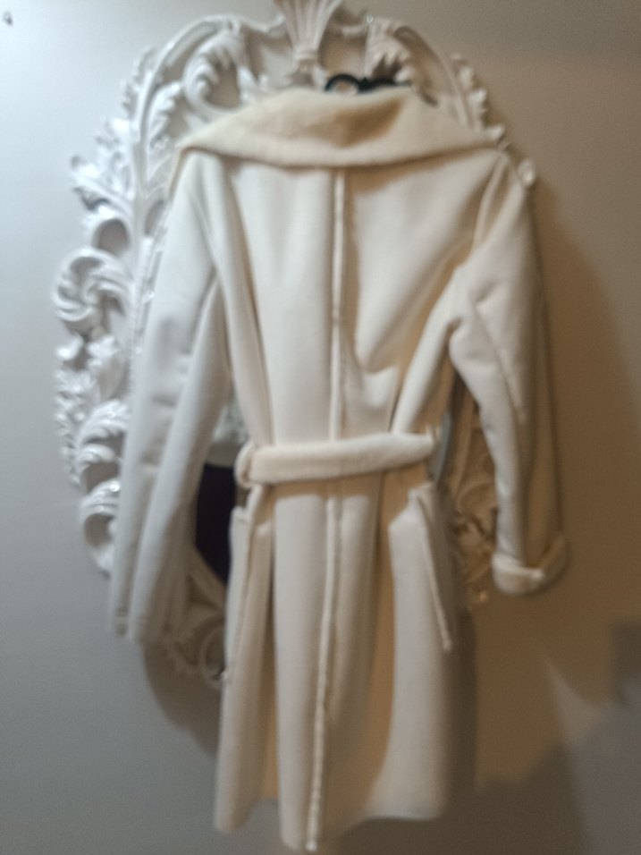 Beyaz Uzun Kadın Kaban, Kürklü Detaylı - Görsel 5