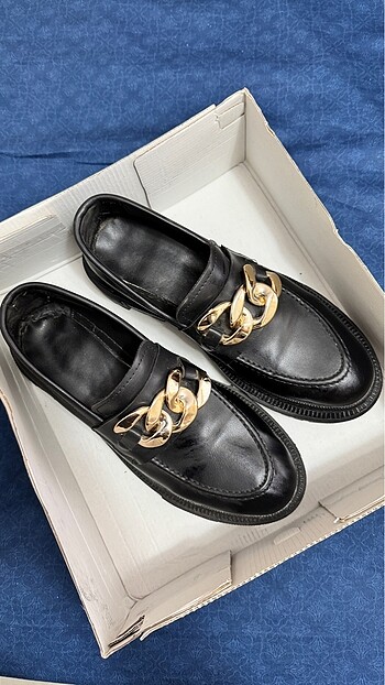 SİYAH GOLD ZİNCİRLİ DERİ AYAKKABI - Görsel 5