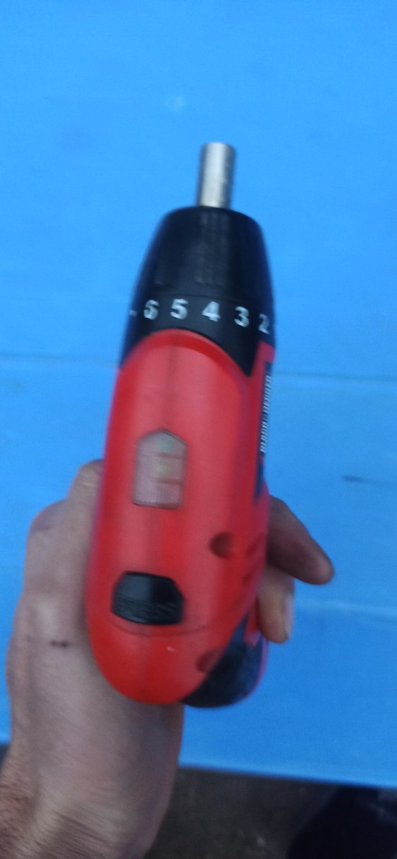 Black& Decker Şarjlı Vidalama ( Çalışmıyor) - Görsel 2