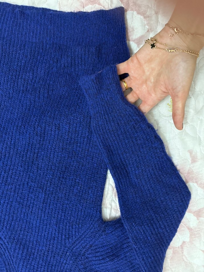 Mavi V Yakalı Kadın Triko Kazak - Görsel 2