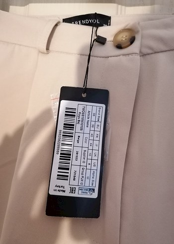 38 Beden Bej Süet Kemerli Kadın Bermuda Şort