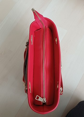 Zincir Detaylı Kırmızı kenarli kahverengi Çanta - Görsel 3