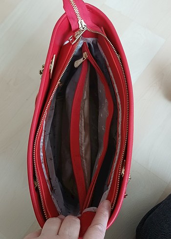 Zincir Detaylı Kırmızı kenarli kahverengi Çanta - Görsel 4