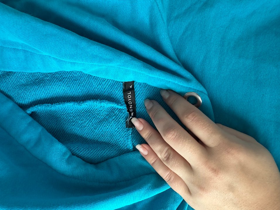 Kapşonlu crop sweatshirt - Görsel 2