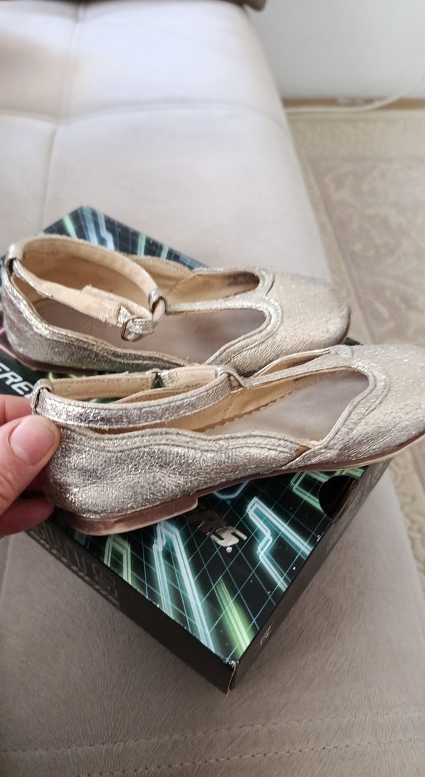 Parlak Altın Tokalı Kız Babet Ayakkabı - Görsel 2