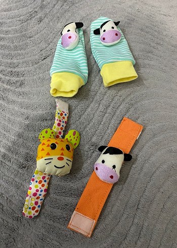 Çizgili Desenli Bebek Eldivenleri ve Bileklik Oyuncakları - Görsel 2