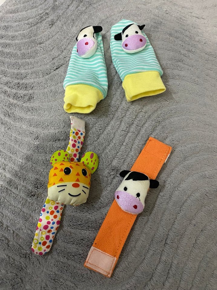 Çizgili Desenli Bebek Eldivenleri ve Bileklik Oyuncakları - Görsel 2