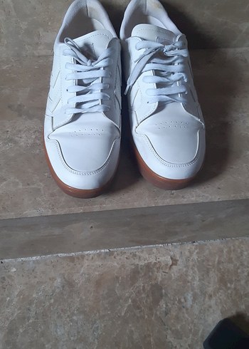 Beyaz Minimalist Spor Ayakkabı