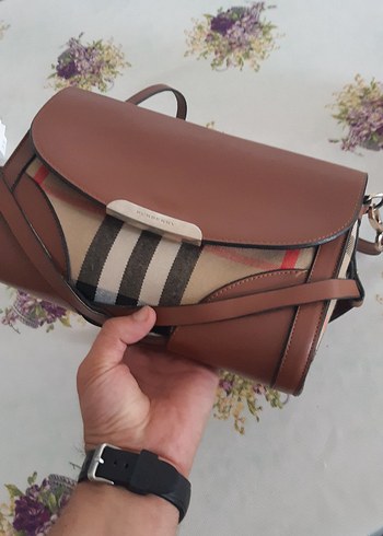 Burberry Kahverengi Deri Tokalı Kadın Omuz Çantası