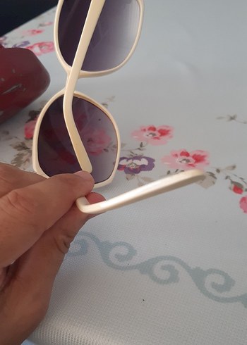 Şeffaf Bej Retro Kadın Güneş Gözlüğü - Görsel 3