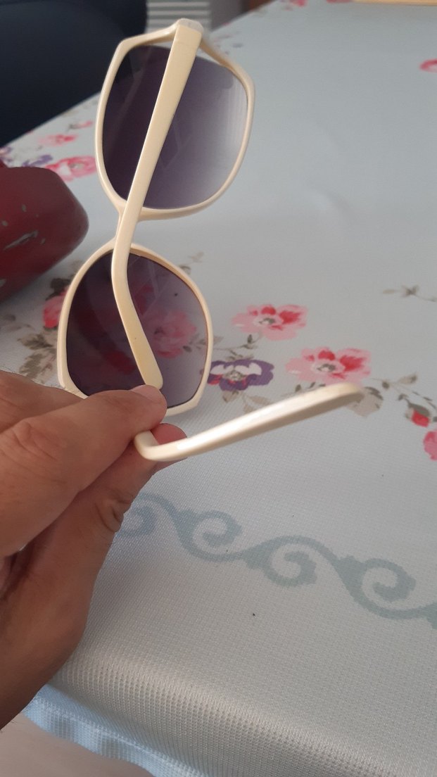 Şeffaf Bej Retro Kadın Güneş Gözlüğü - Görsel 3