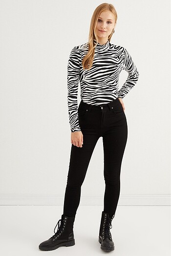 l Beden SİYAH BEYAZ ZEBRA DESEN BODY BLUZ