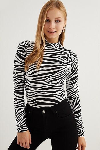 SİYAH BEYAZ ZEBRA DESENLİ BODY BLUZ
