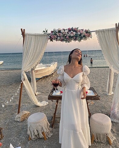 Beyaz romantik elbise