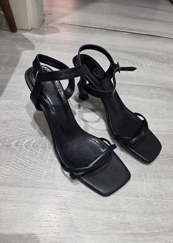 Siyah Minimalist Topuklu Kadın Ayakkabı - Görsel 2