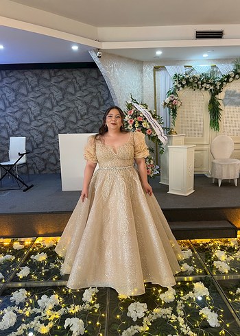 48 Beden Dantel İşlemeli Gold Straplez Abiye