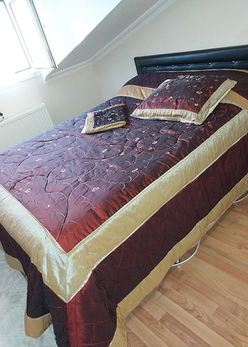 Bordo Nakışlı Yatak Örtüsü