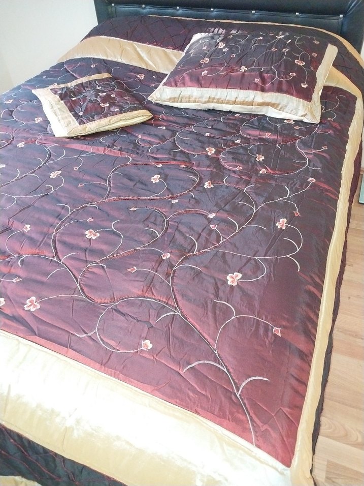 Bordo Nakışlı Yatak Örtüsü - Görsel 2