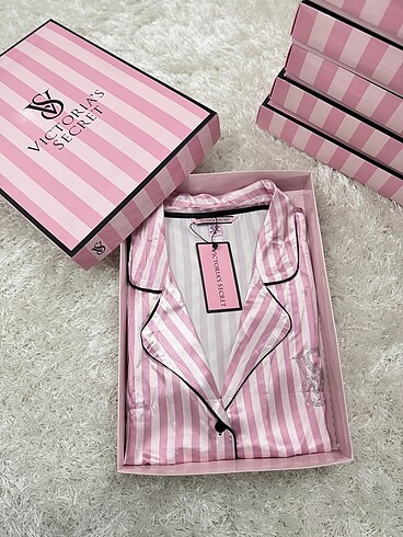 Victoria s Secret Victoria Secret Saten Şortlu Pijama Takımı