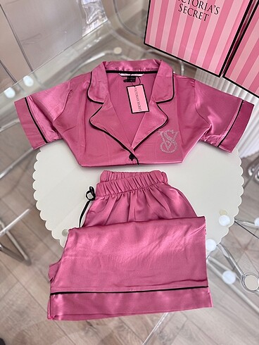 Victoria s Secret VİCTORİA SECRET SATEN ŞORTLU PİJAMA TAKIMI M BEDEN