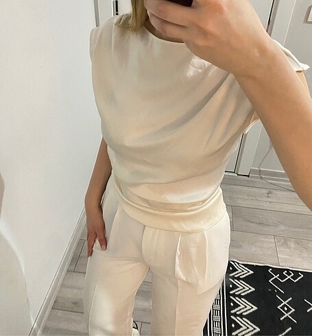 H&M Beyaz Saten Bluz