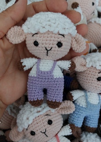 Pastel Renkli El Örgüsü Kuzu Peluş Oyuncak