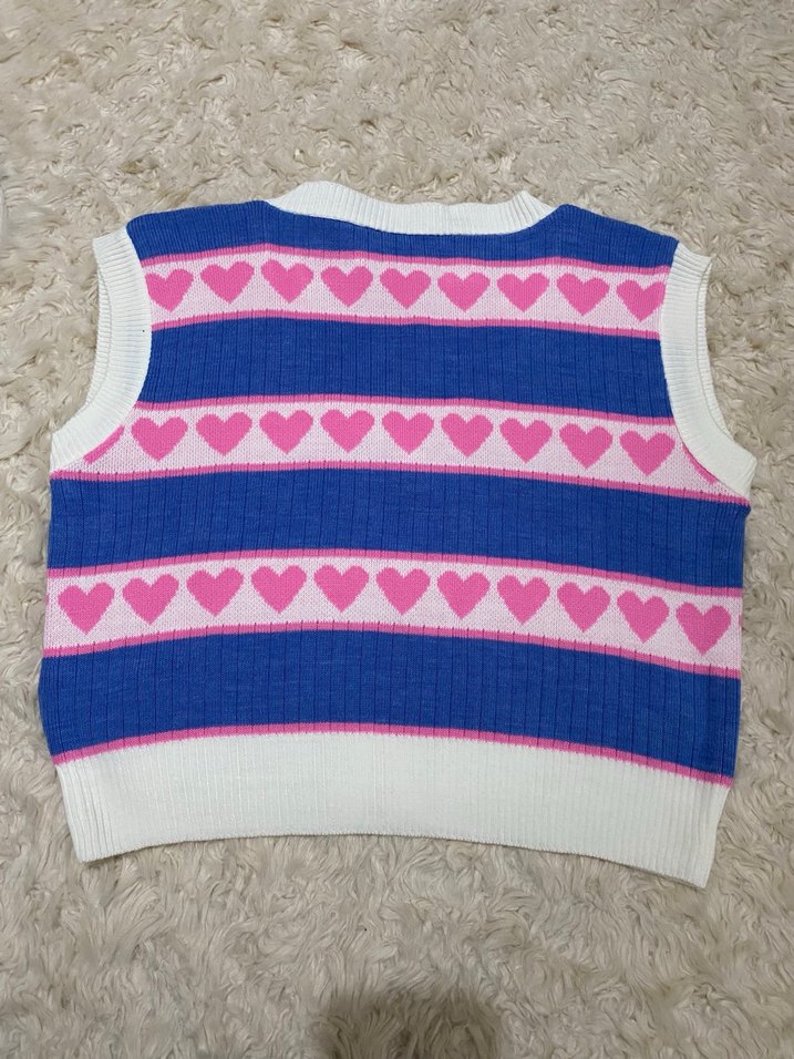 Kalp Desenli V Yaka Örgü Süveter - Görsel 2