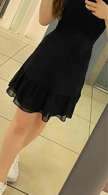 s Beden Siyah Fırfırlı Elbise
