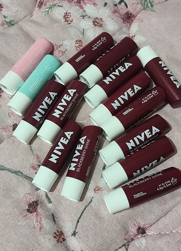 Nivea lip balm 